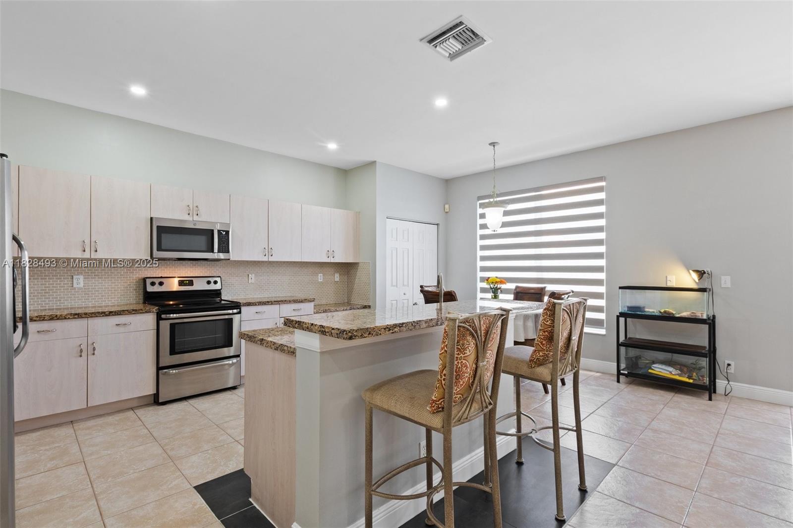 2406 SW 162nd Ter, Miramar, Florida image 7