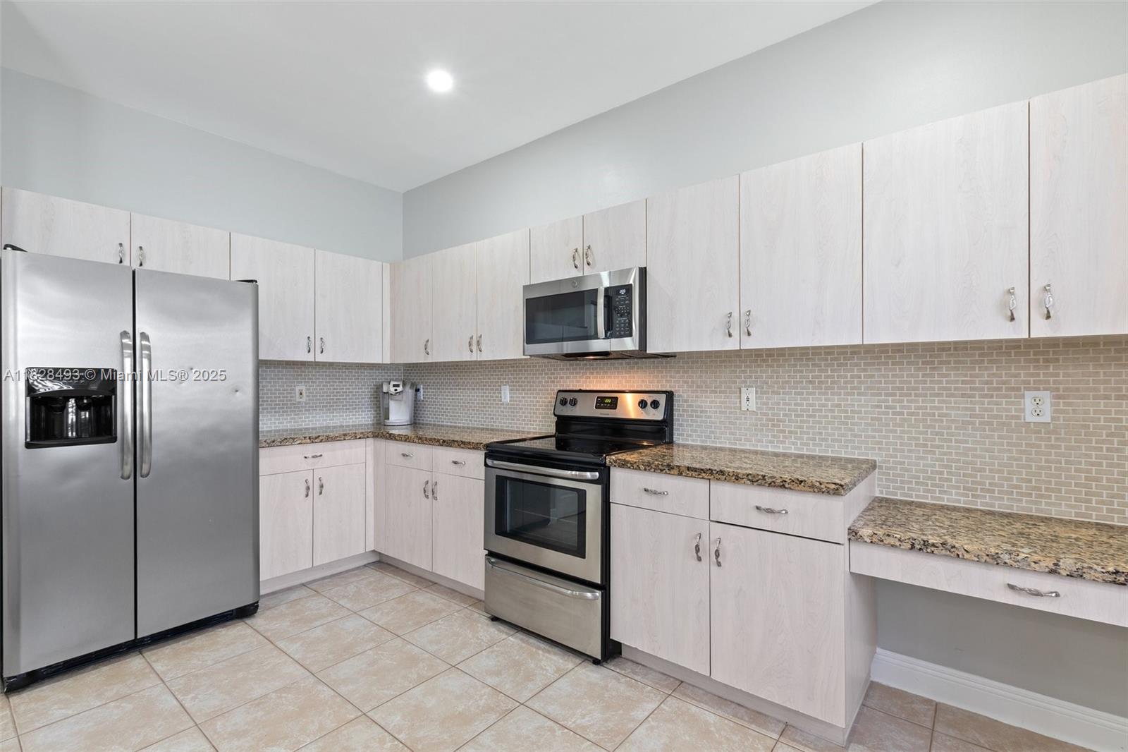 2406 SW 162nd Ter, Miramar, Florida image 9