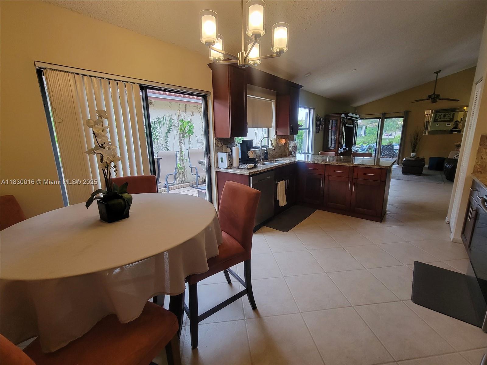 810 SW 113th Ter, Pembroke Pines, Florida image 12