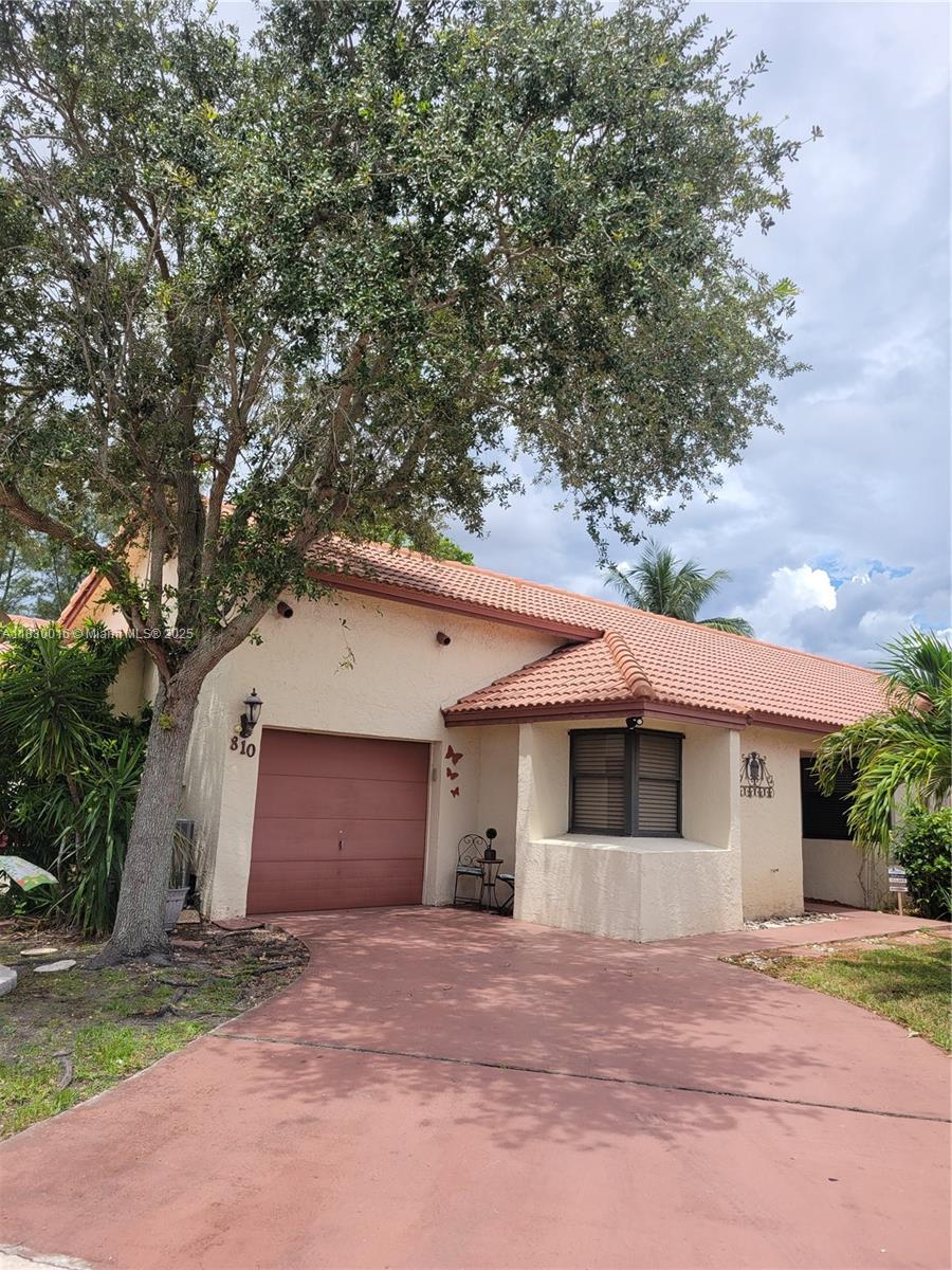 810 SW 113th Ter, Pembroke Pines, Florida image 2