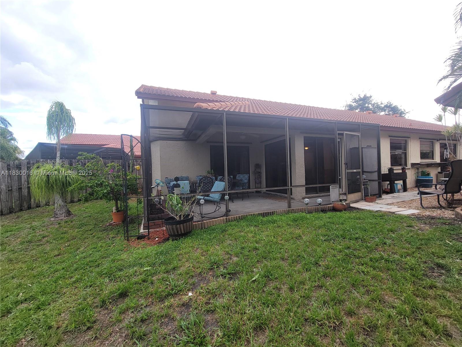 810 SW 113th Ter, Pembroke Pines, Florida image 23