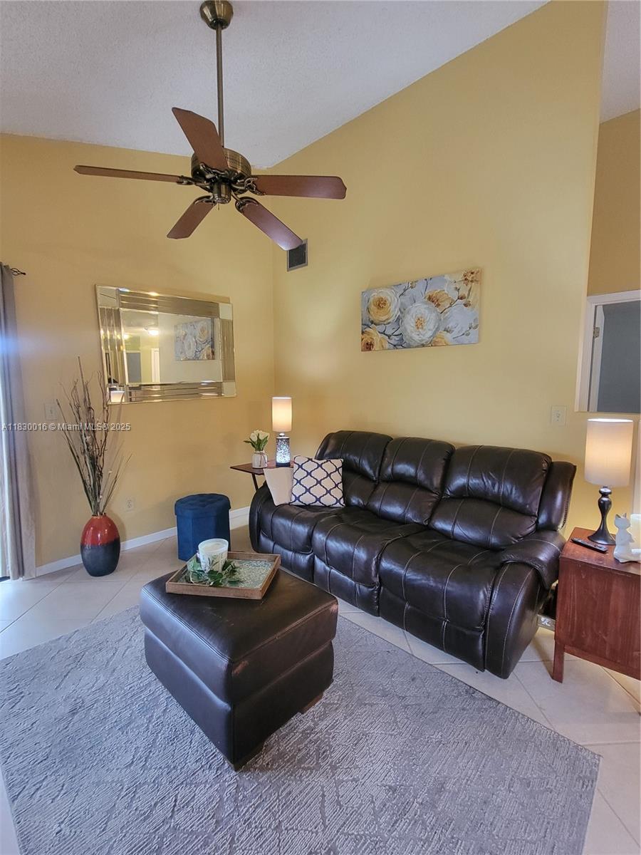 810 SW 113th Ter, Pembroke Pines, Florida image 3