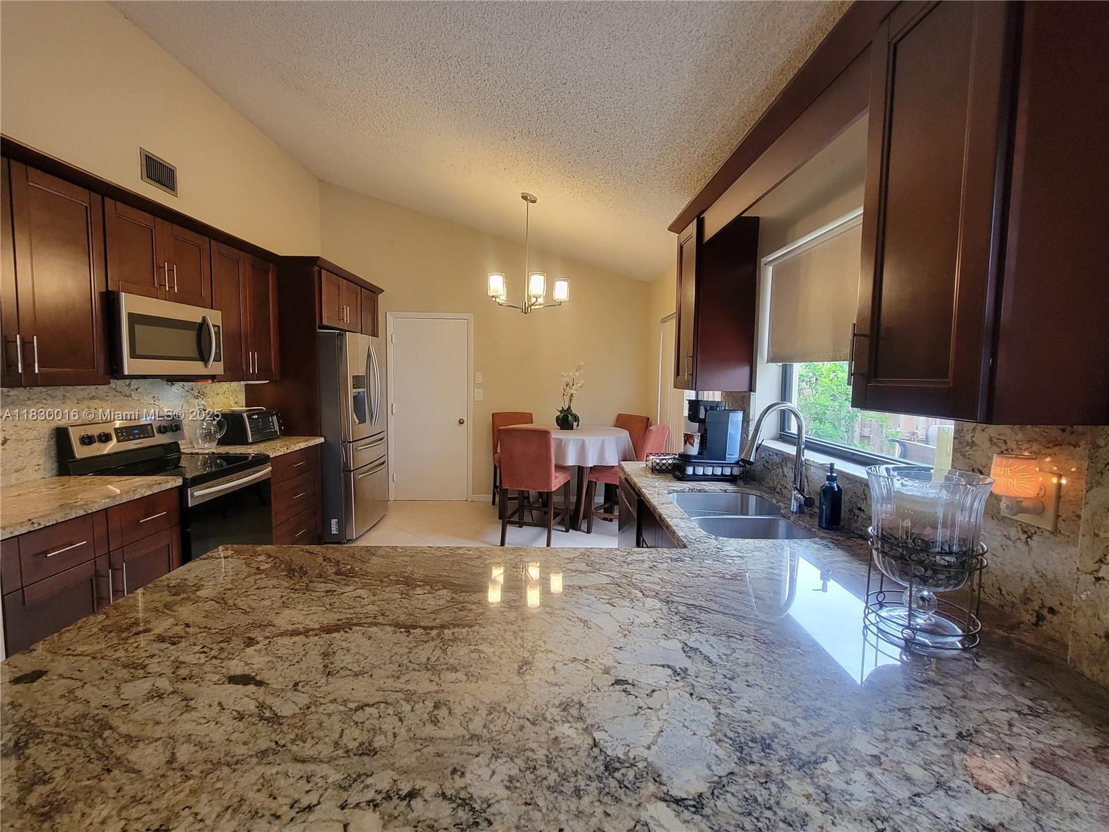 810 SW 113th Ter, Pembroke Pines, Florida image 5