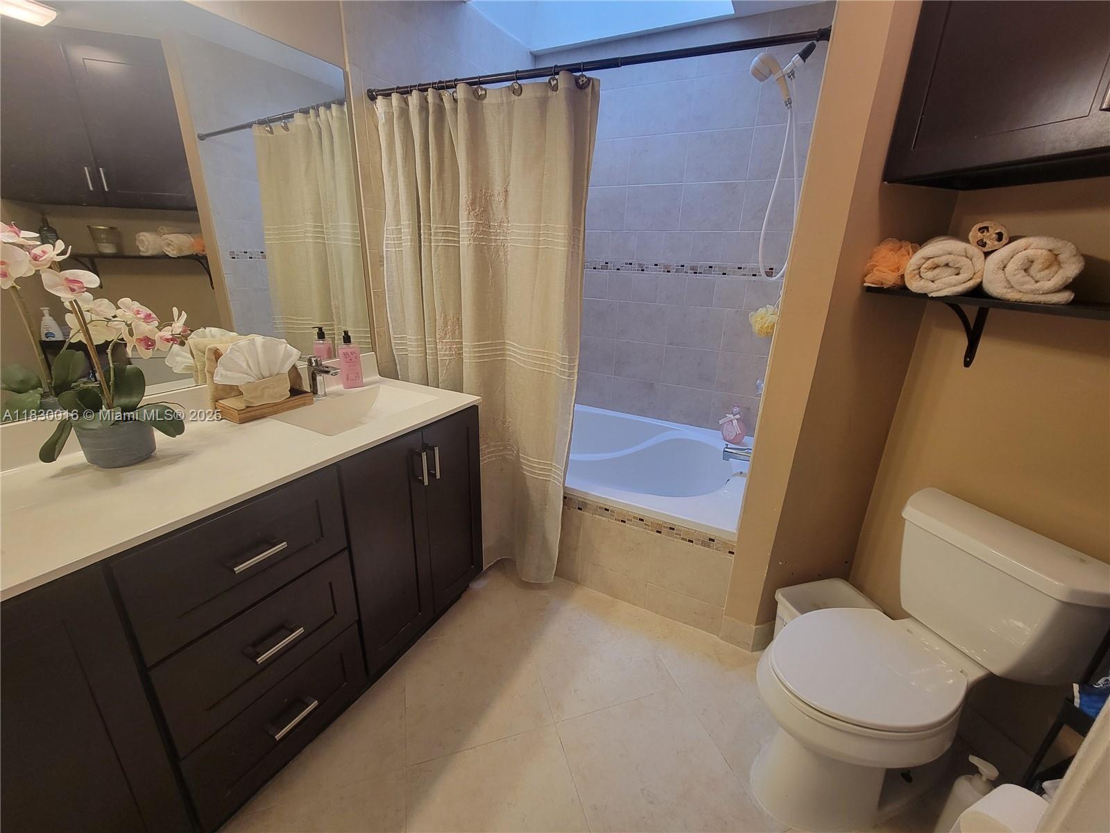 810 SW 113th Ter, Pembroke Pines, Florida image 9