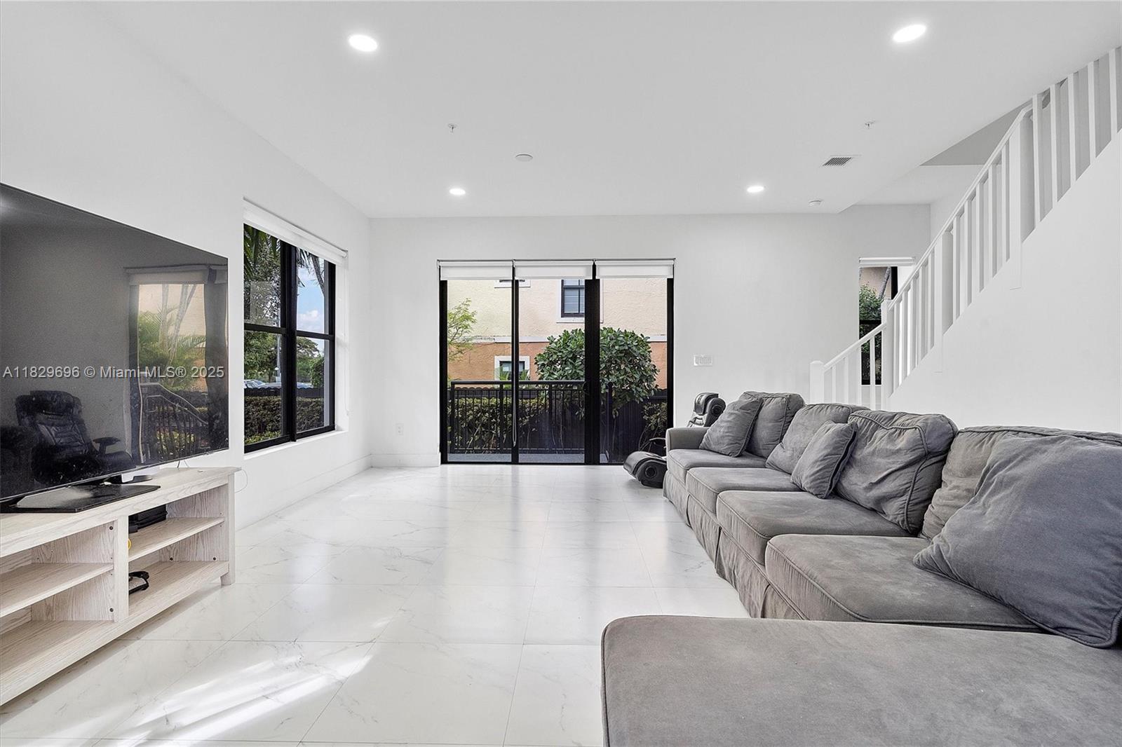 3674 SW 61st Ter, Miramar, Florida image 2