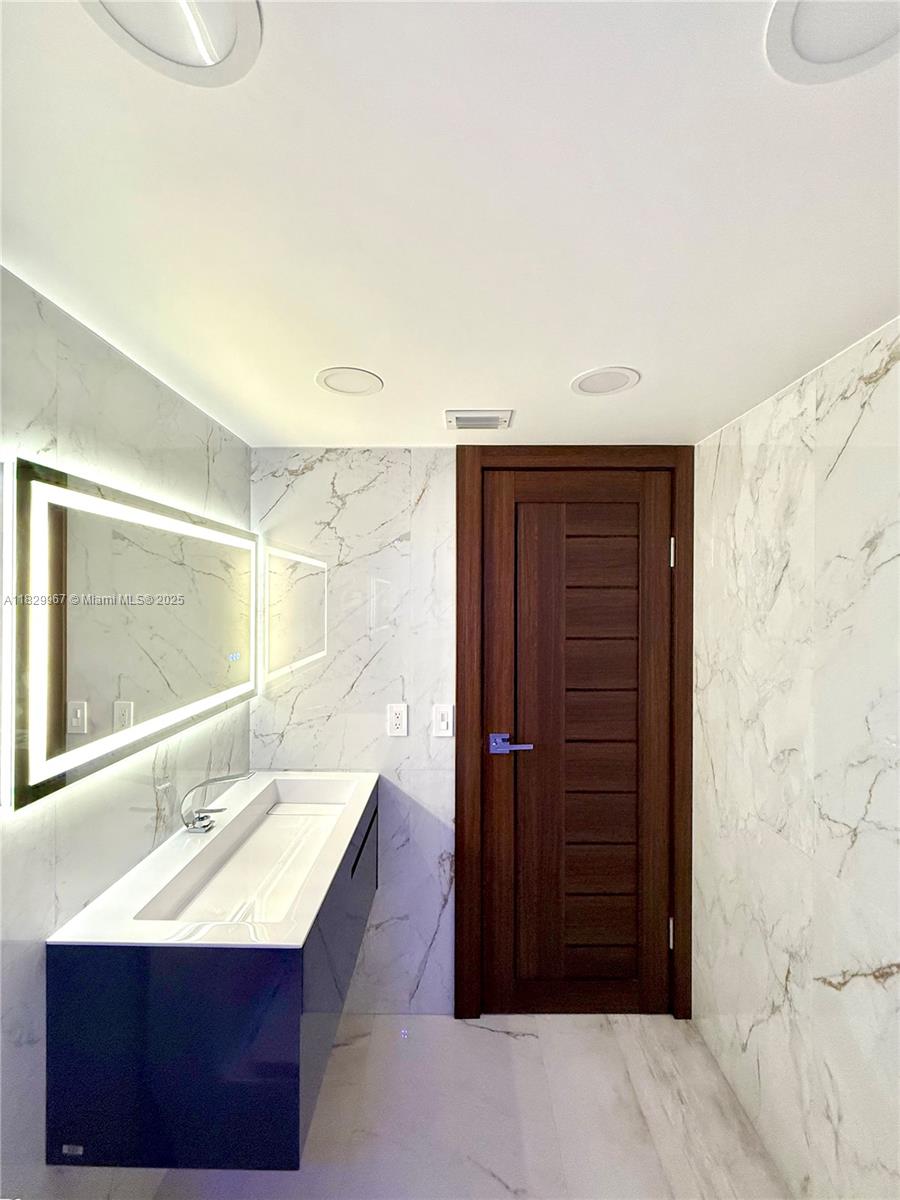 671 NE 195th St #220E, Miami, Florida image 21