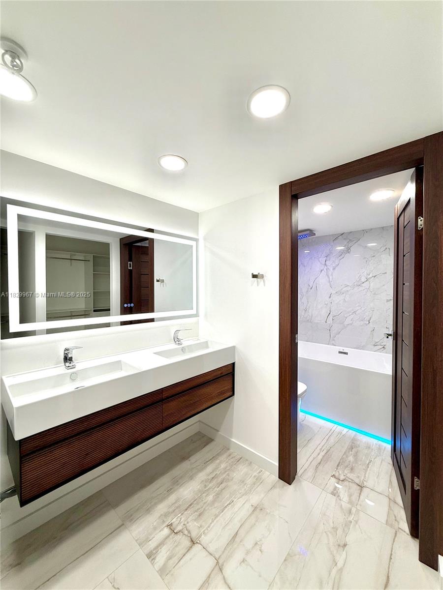 671 NE 195th St #220E, Miami, Florida image 22
