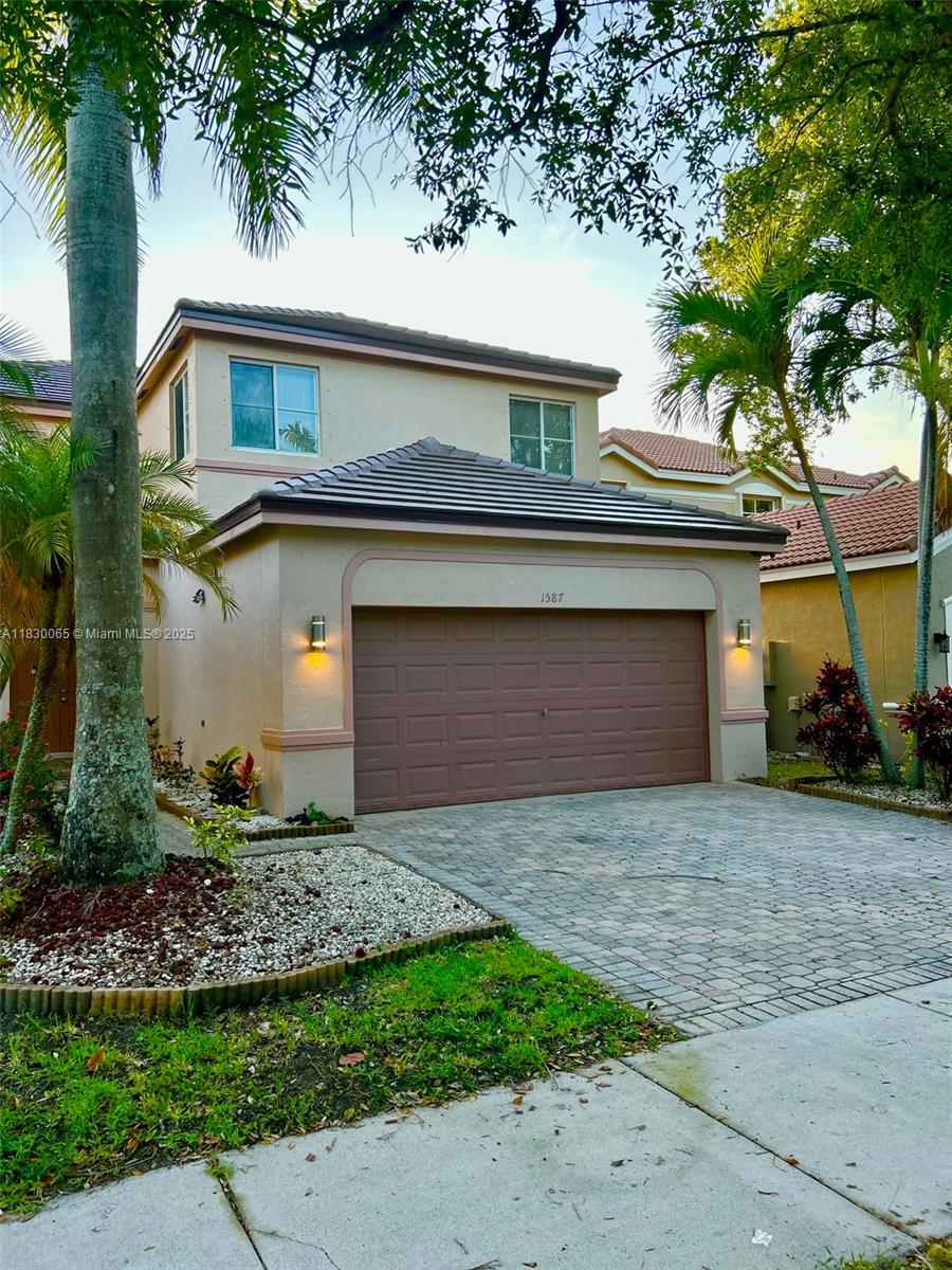 1587 Winterberry Ln, Weston, Florida image 2