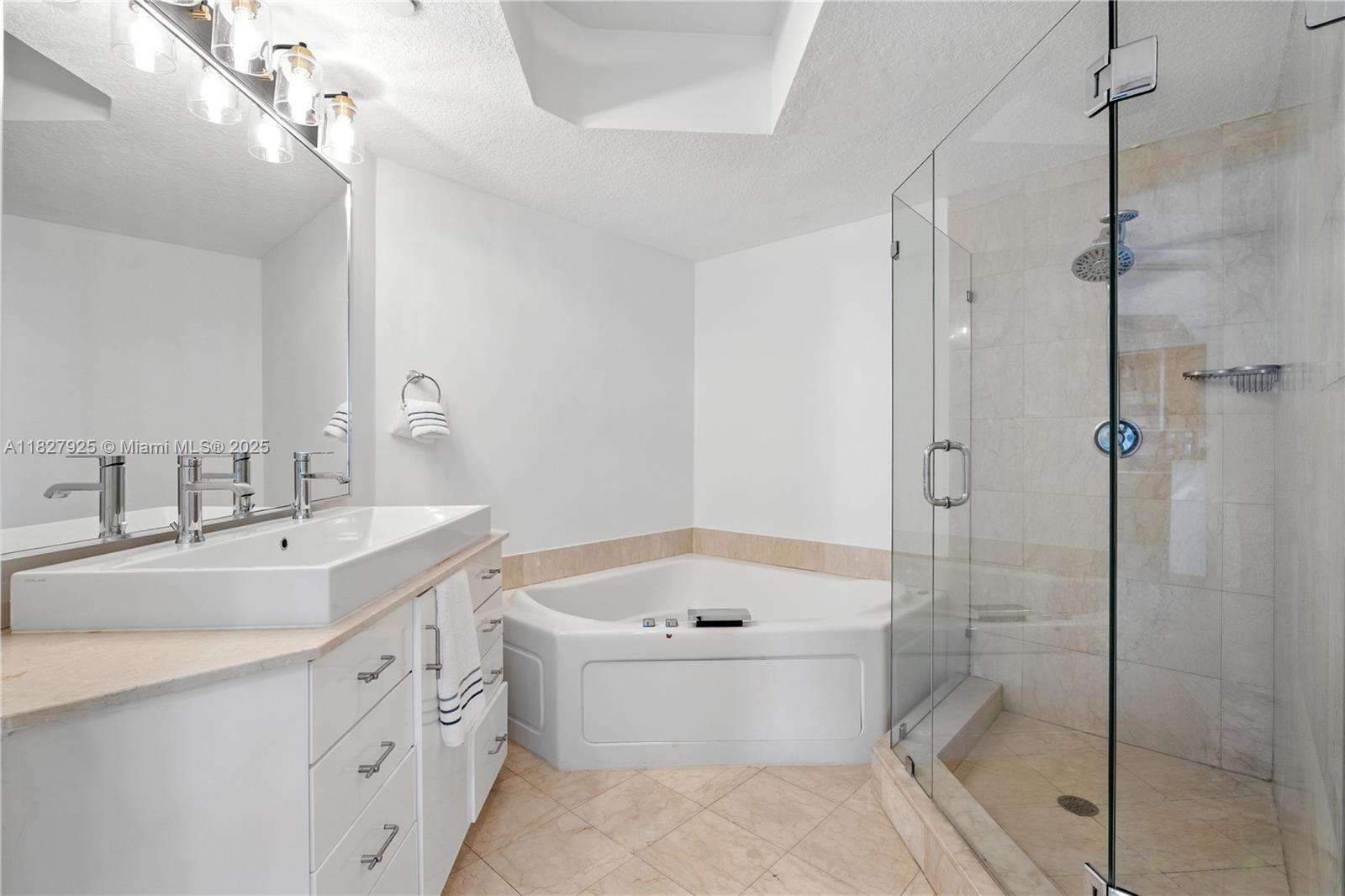 10 Venetian Way #604, Miami Beach, Florida image 10