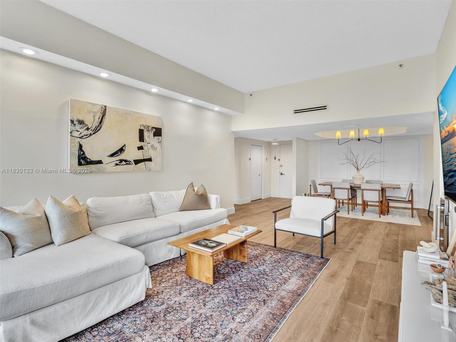 20191 E Country Club Dr #311, Aventura, Florida image 1