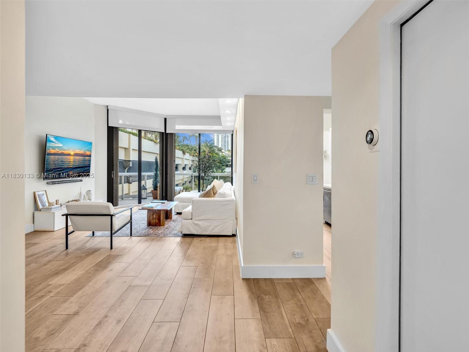 20191 E Country Club Dr #311, Aventura, Florida image 10