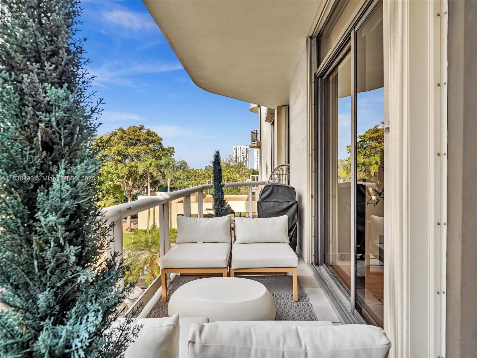 20191 E Country Club Dr #311, Aventura, Florida image 33
