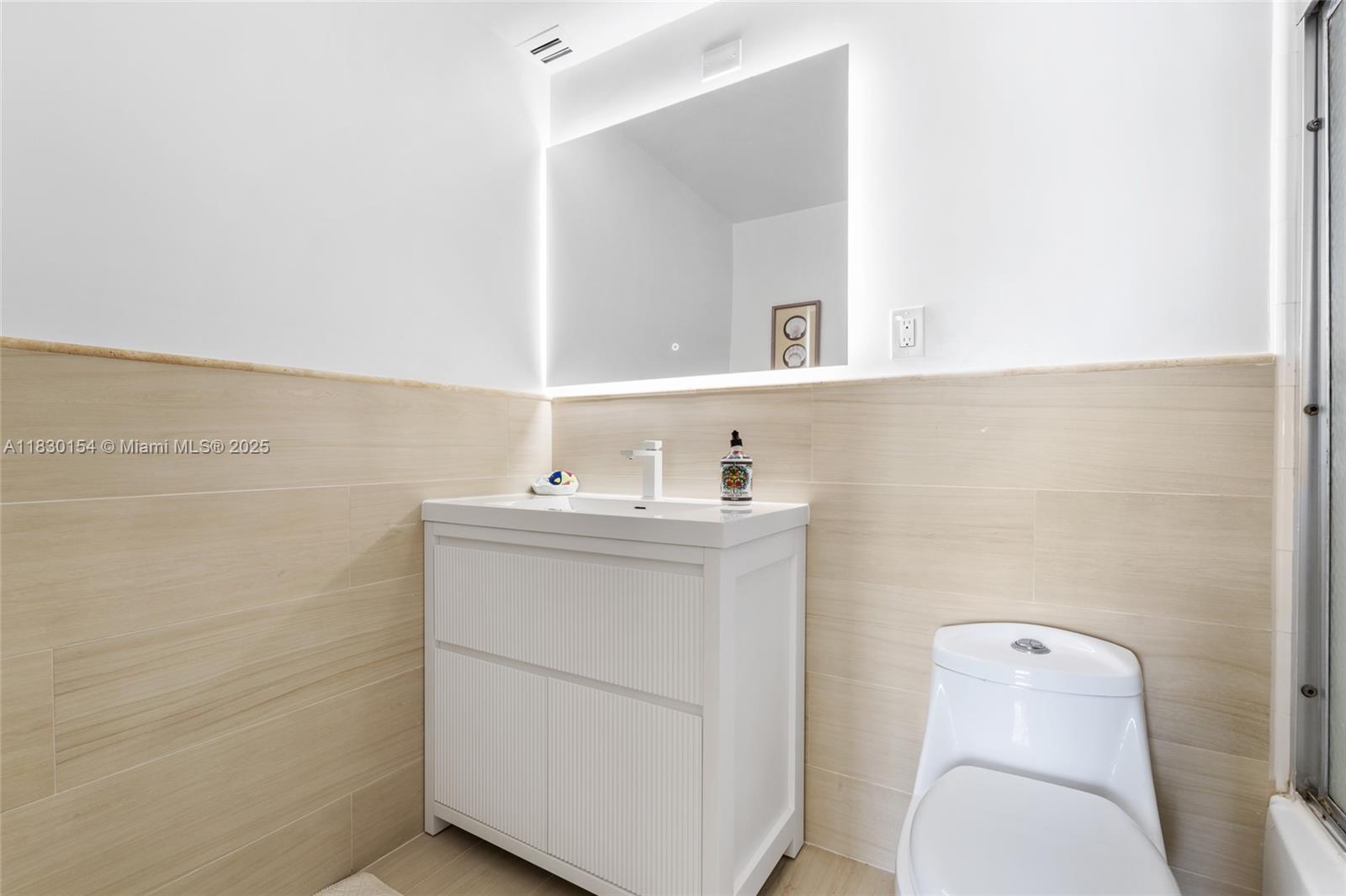 Residential, Miami Beach, Florida image 9