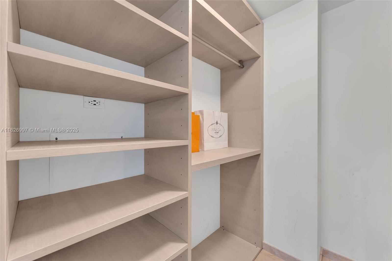 88 SW 7th St #2107, Miami, Florida image 28