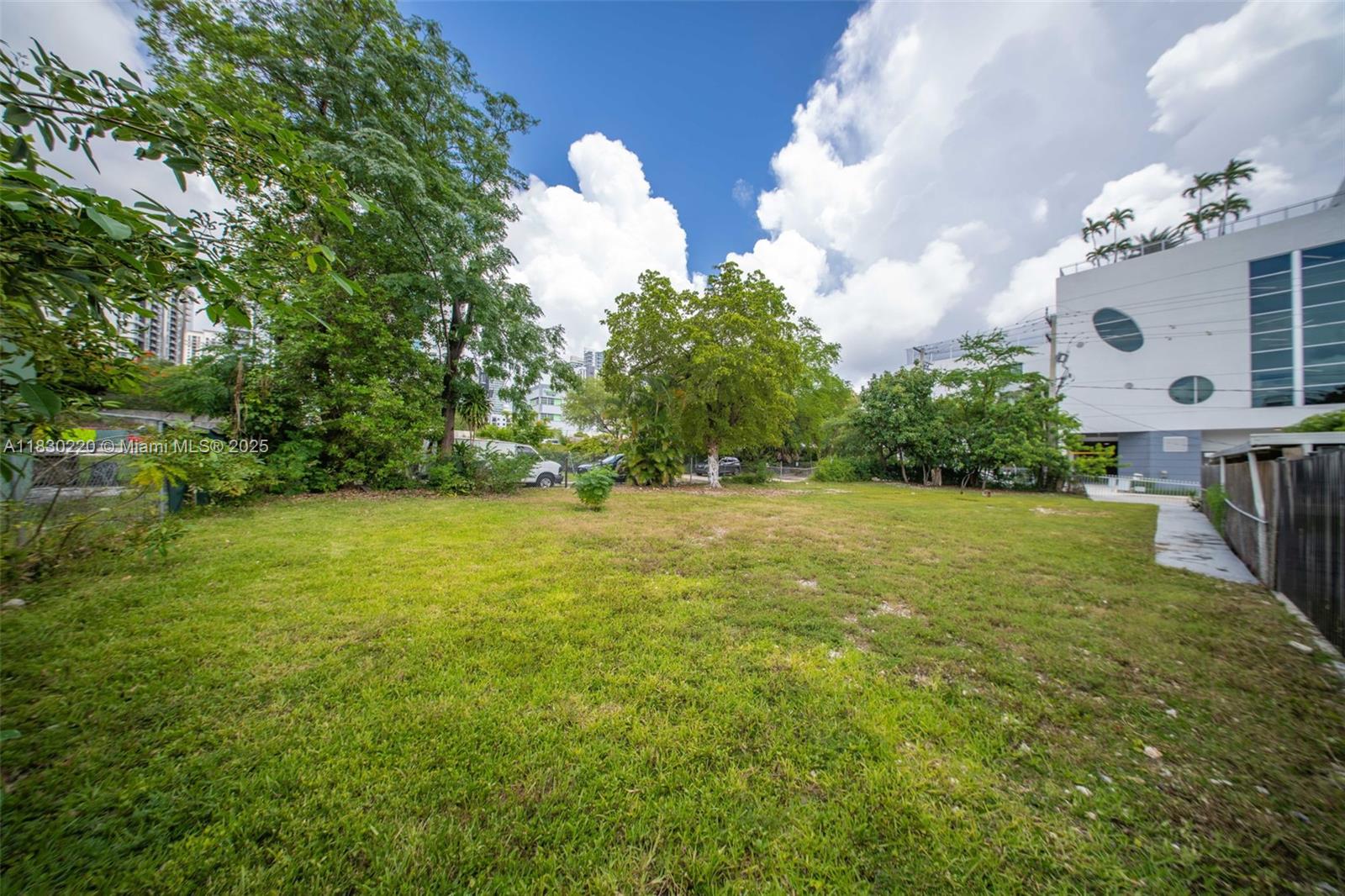 367 SW 11th St, Miami, Florida image 14