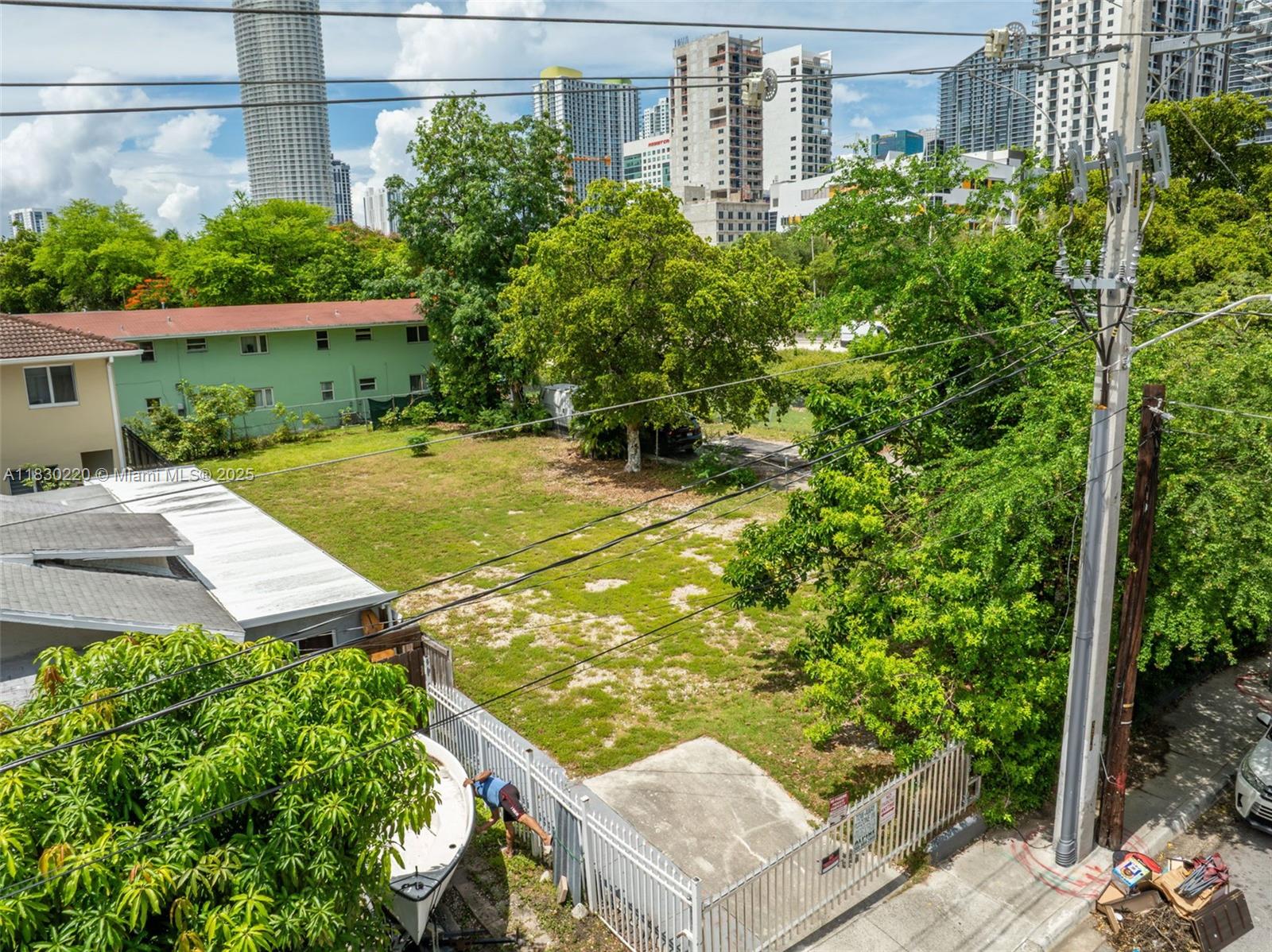 367 SW 11th St, Miami, Florida image 22