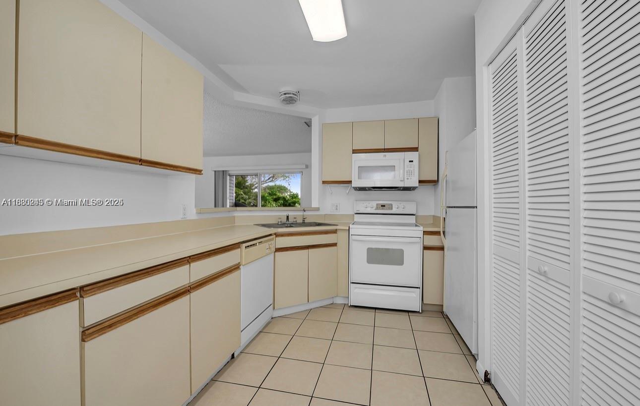 3453 NW 44th St #104, Oakland Park, Florida image 5