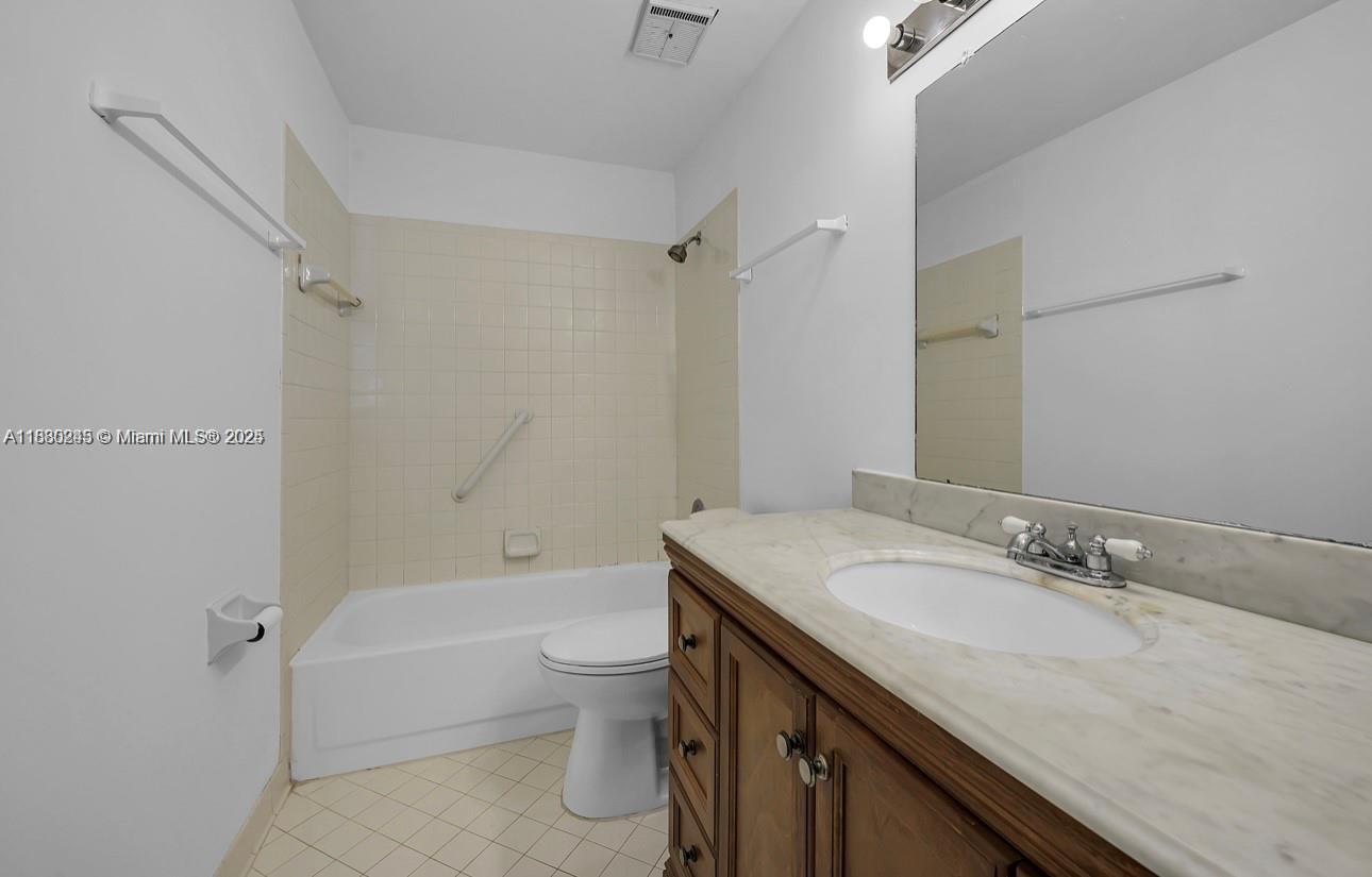 3453 NW 44th St #104, Oakland Park, Florida image 8