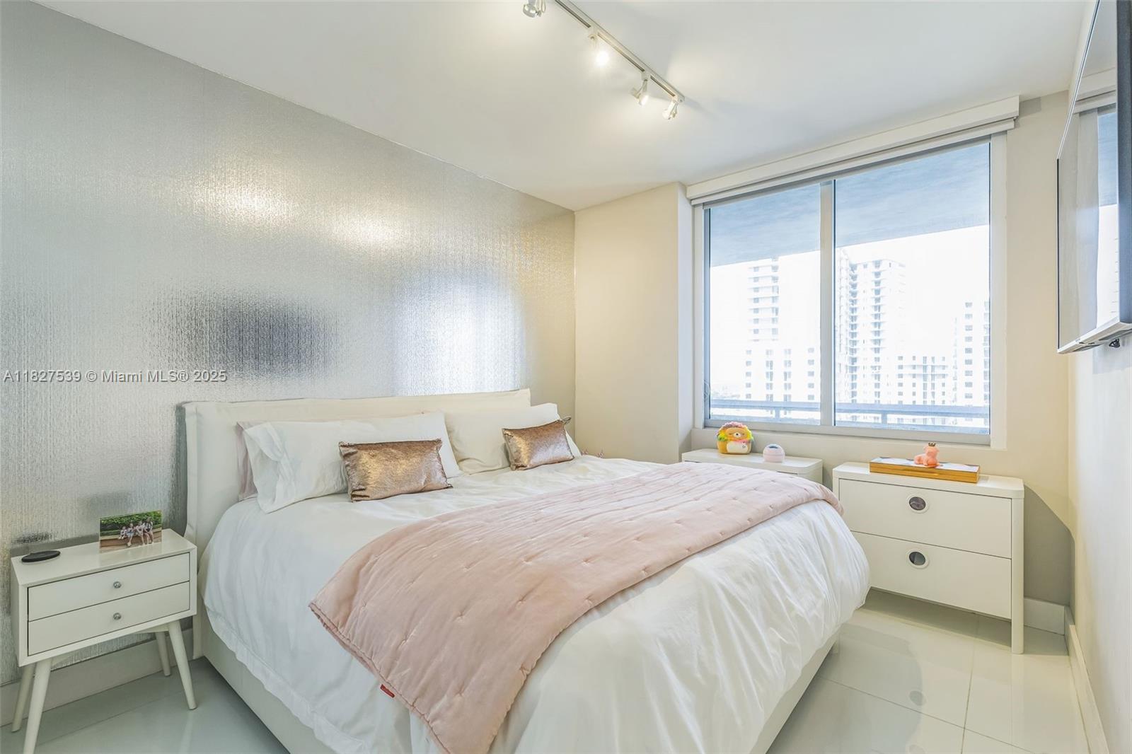 Residential, North Miami Beach, Florida image 14