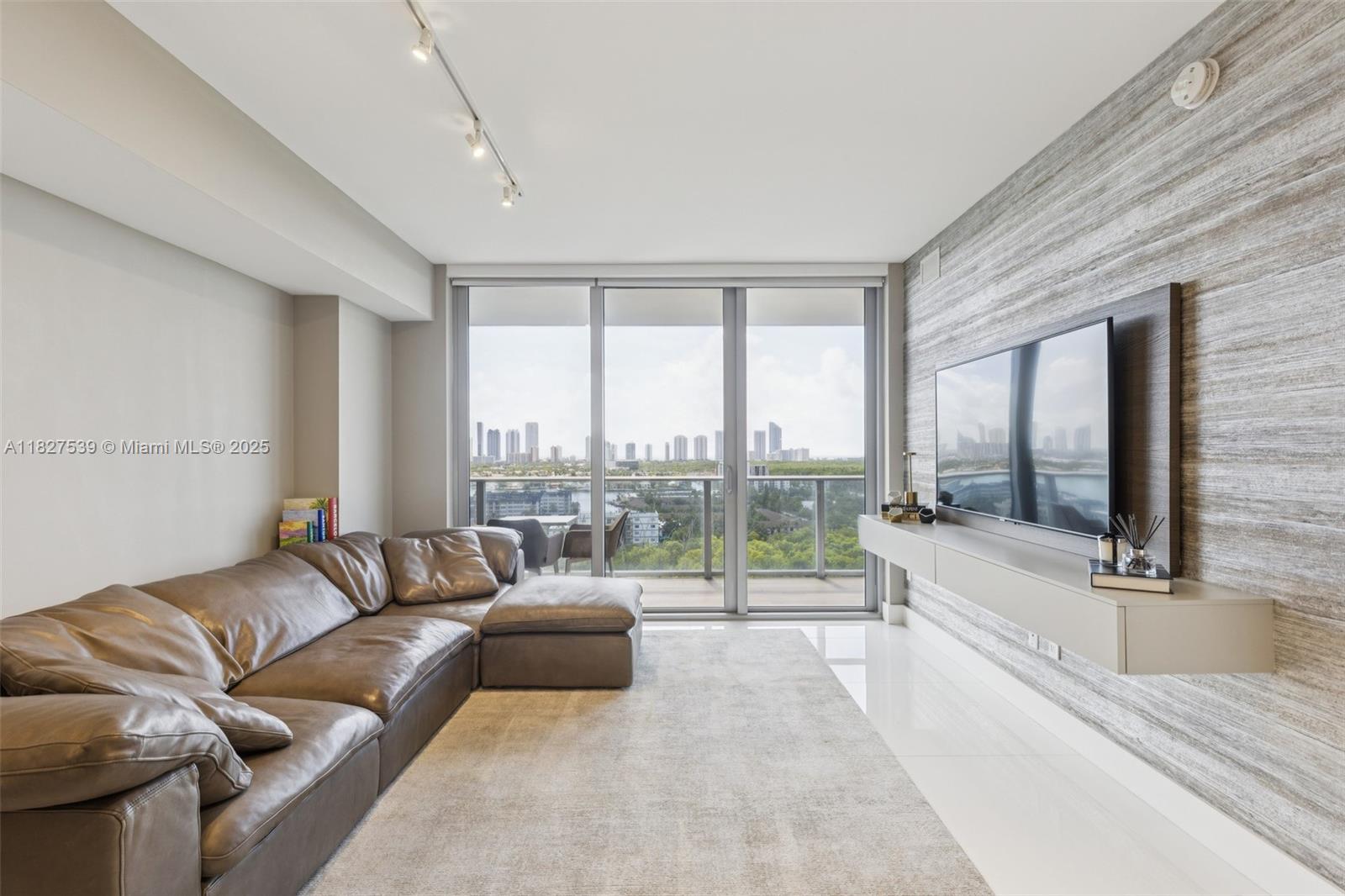 Residential, North Miami Beach, Florida image 3