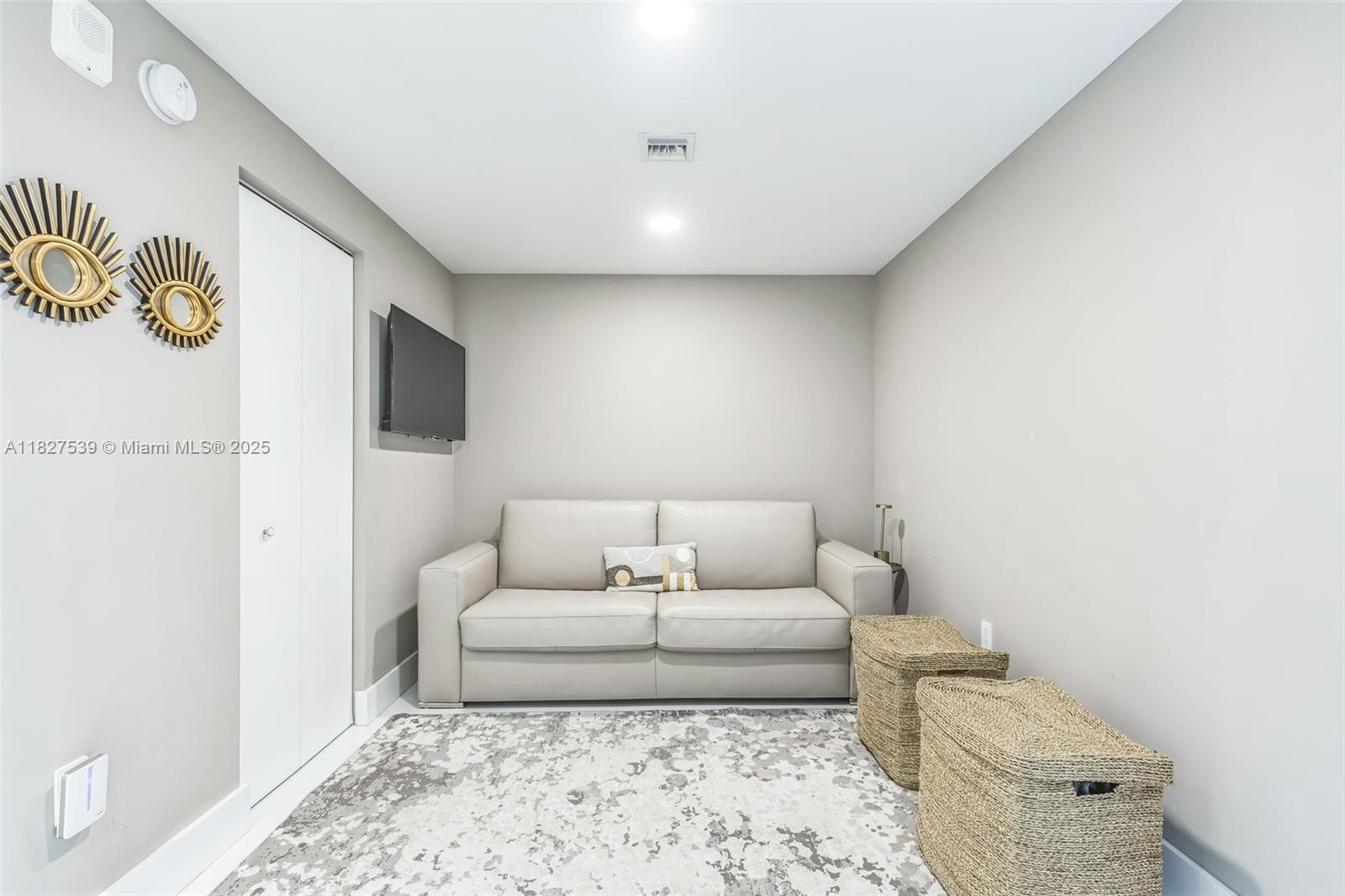 Residential, North Miami Beach, Florida image 6
