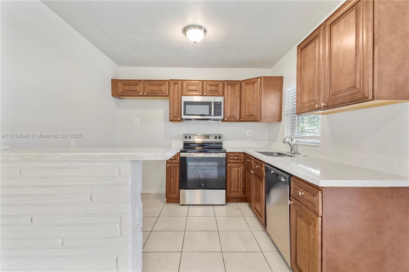 7816 Juniper St, Miramar, Florida image 2