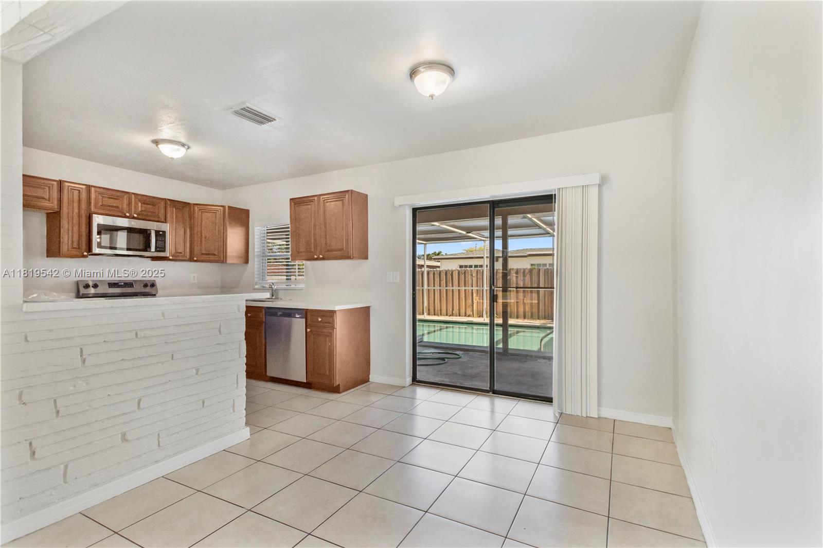 7816 Juniper St, Miramar, Florida image 4