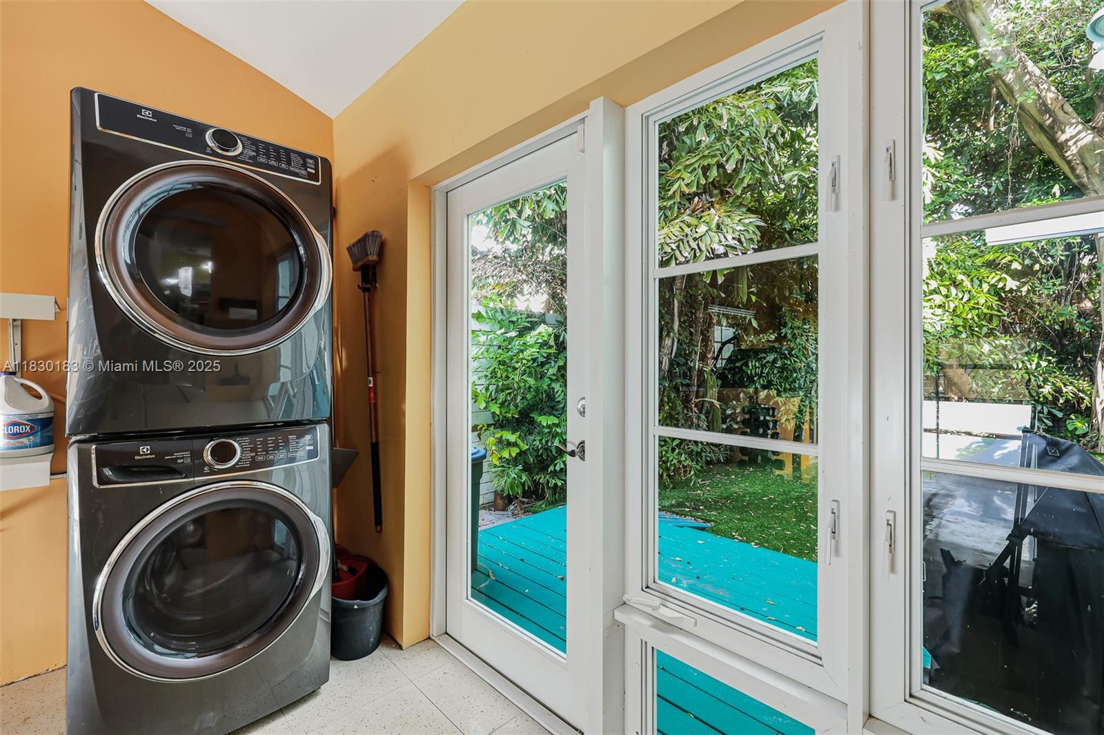 837 Espanola Way, Miami Beach, Florida image 21