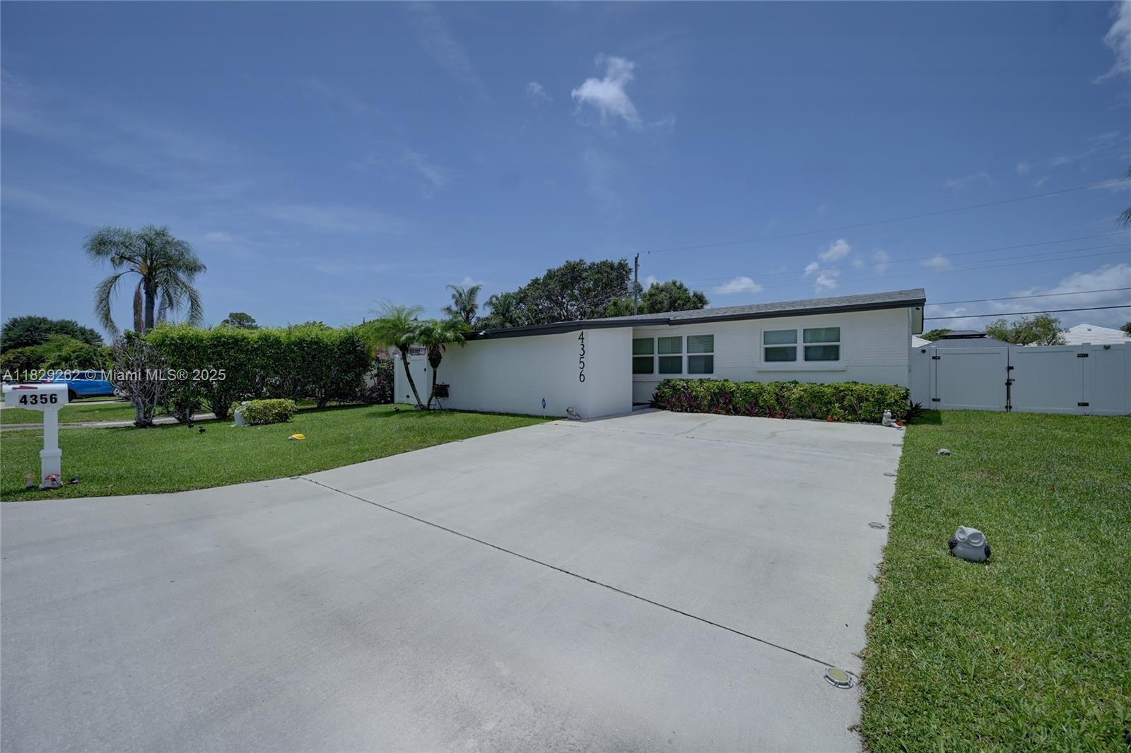 4356 S Mary Cir, Palm Beach Gardens, Florida image 2