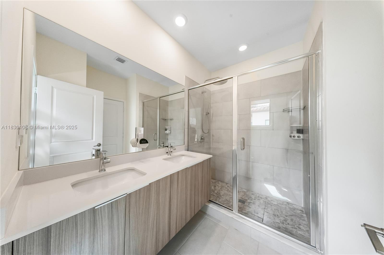 8368 Central Park Blvd, Doral, Florida image 20