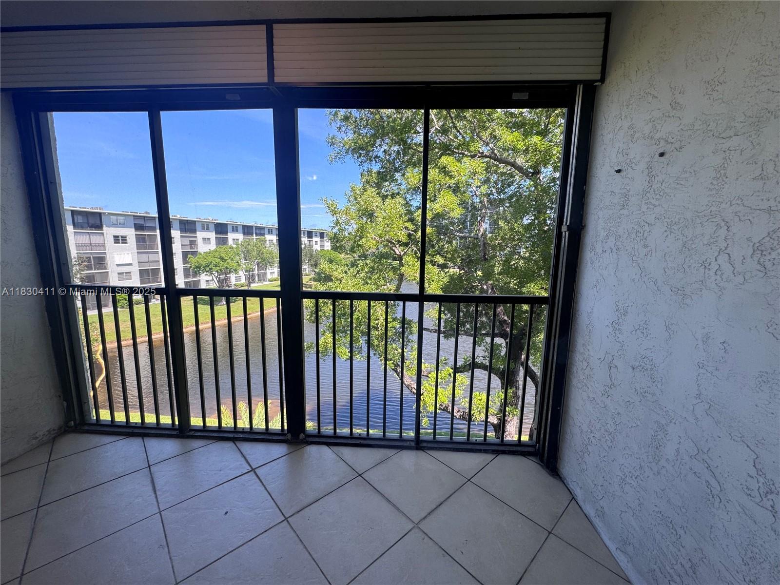 2228 N Cypress Bend Dr #407, Pompano Beach, Florida image 13