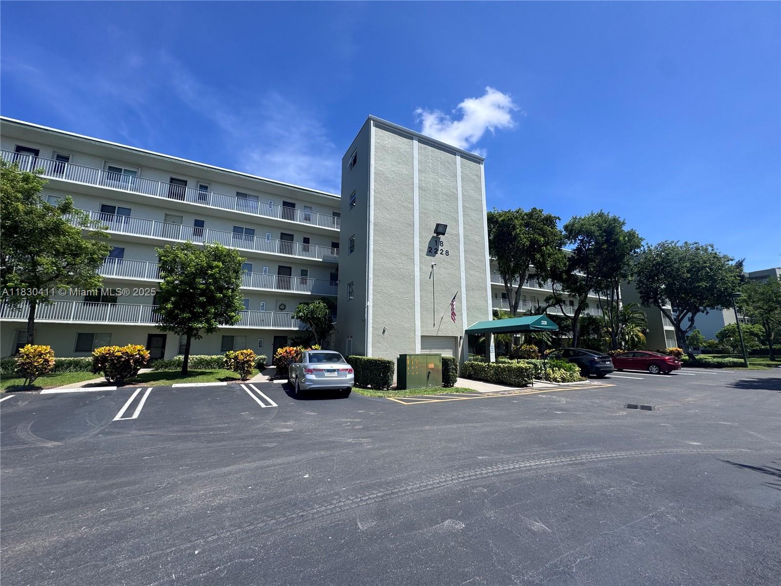 2228 N Cypress Bend Dr #407, Pompano Beach, Florida image 4