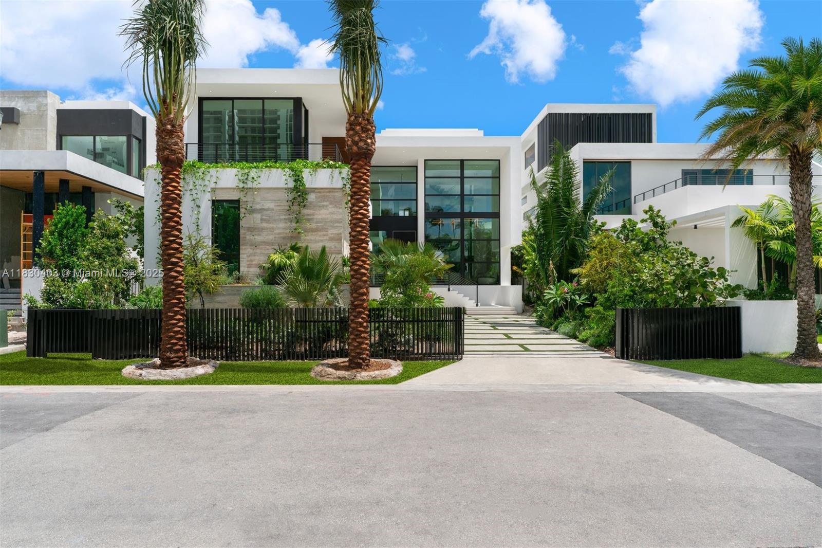 1045 Venetian Dr Miami, FL 33139