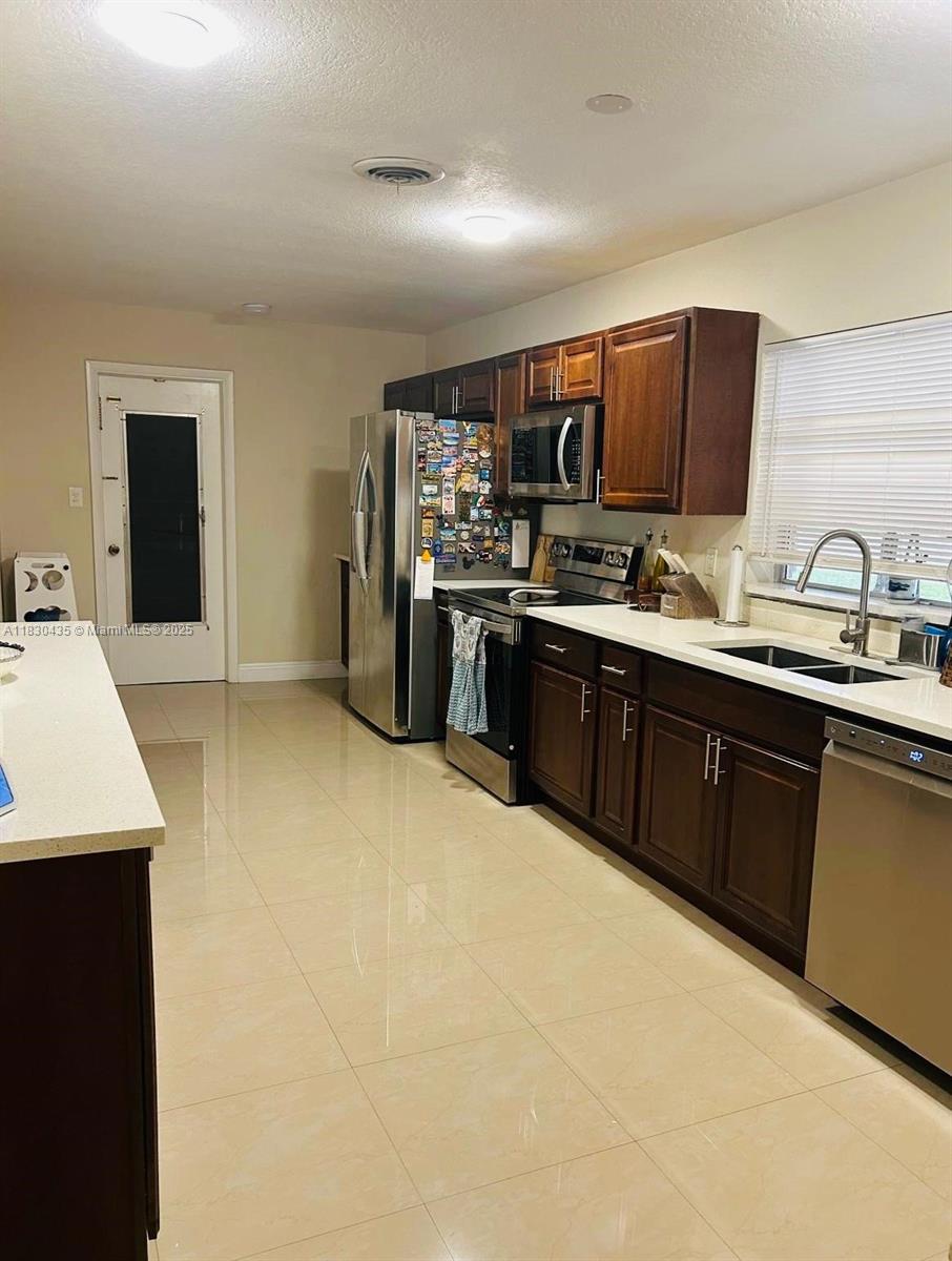 6790 SW 10th Ct, Pembroke Pines, Florida image 10