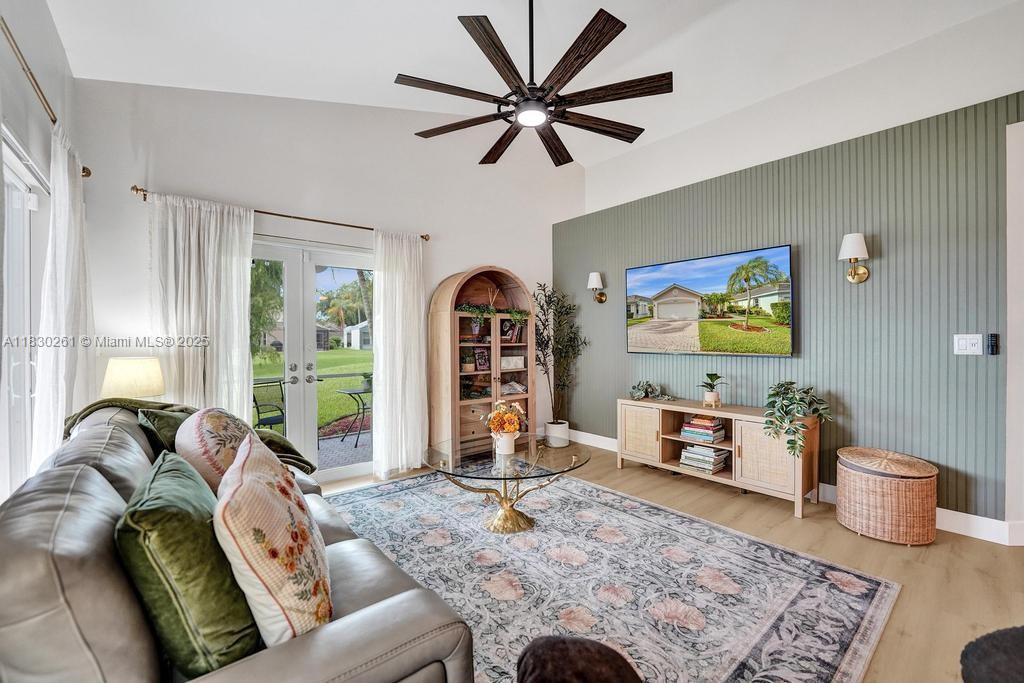 9010 N Lake Park Cir N, Davie, Florida image 11