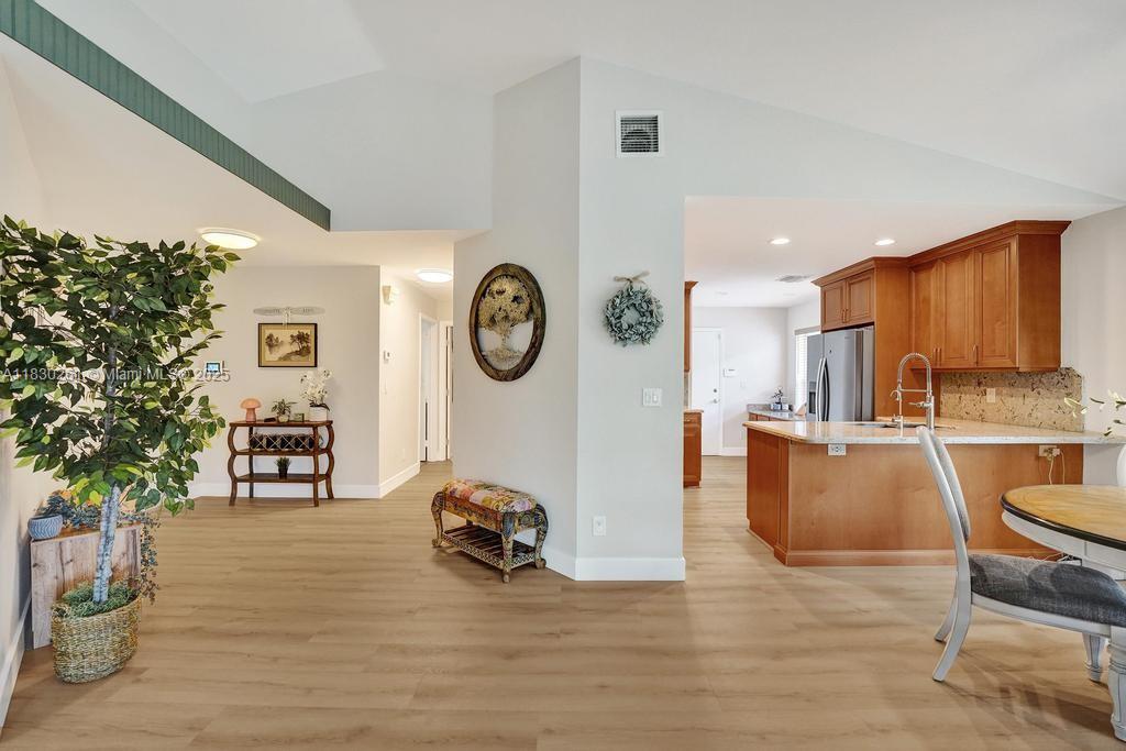 9010 N Lake Park Cir N, Davie, Florida image 12