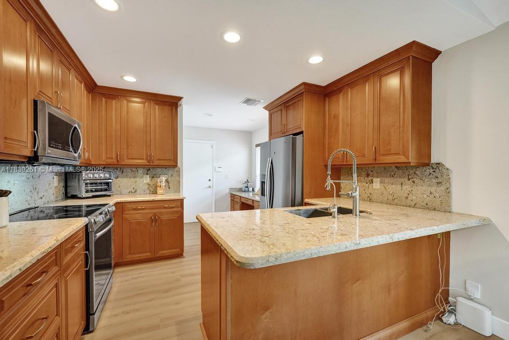 9010 N Lake Park Cir N, Davie, Florida image 16