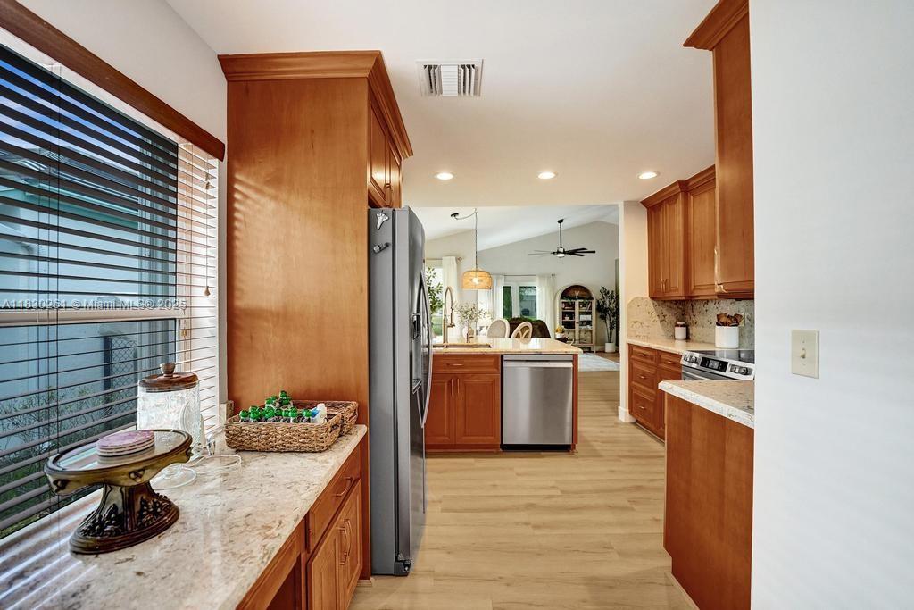 9010 N Lake Park Cir N, Davie, Florida image 20