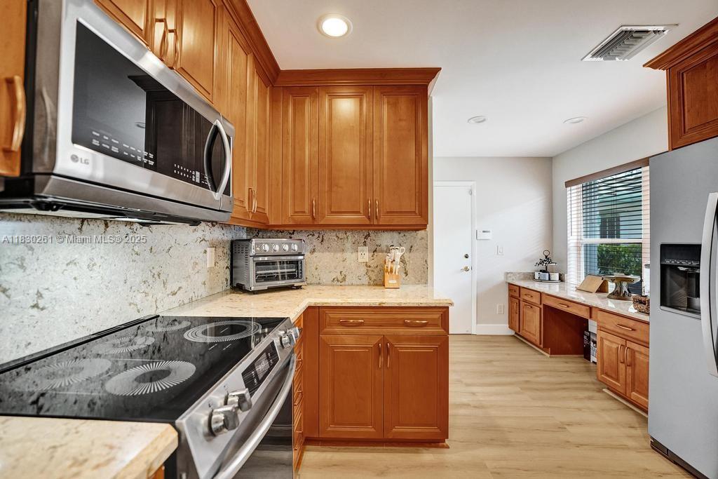 9010 N Lake Park Cir N, Davie, Florida image 21