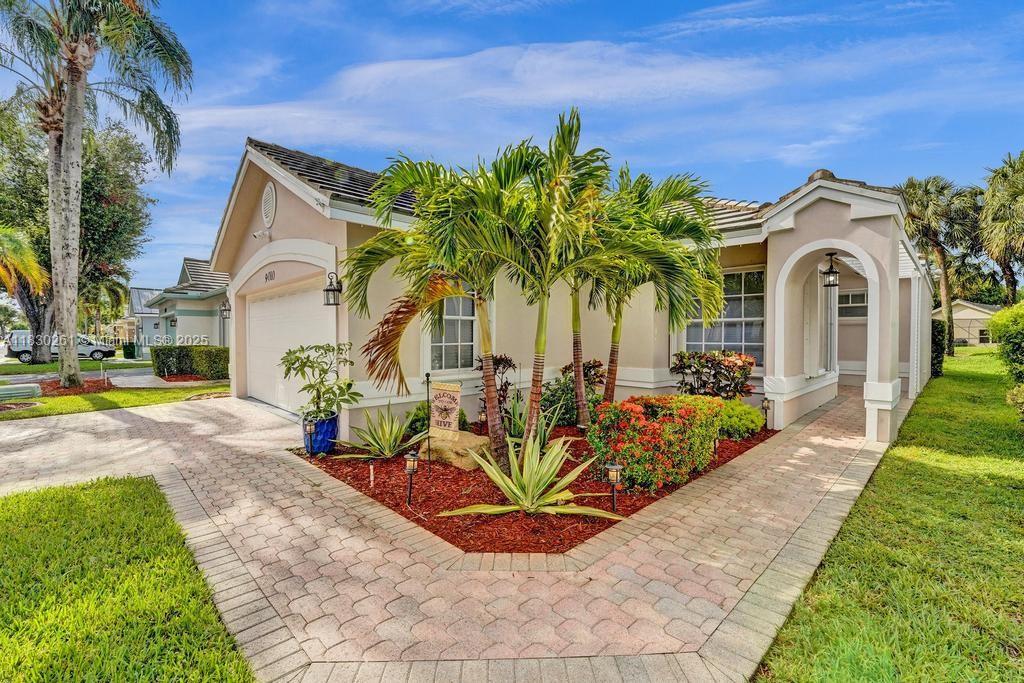 9010 N Lake Park Cir N, Davie, Florida image 3