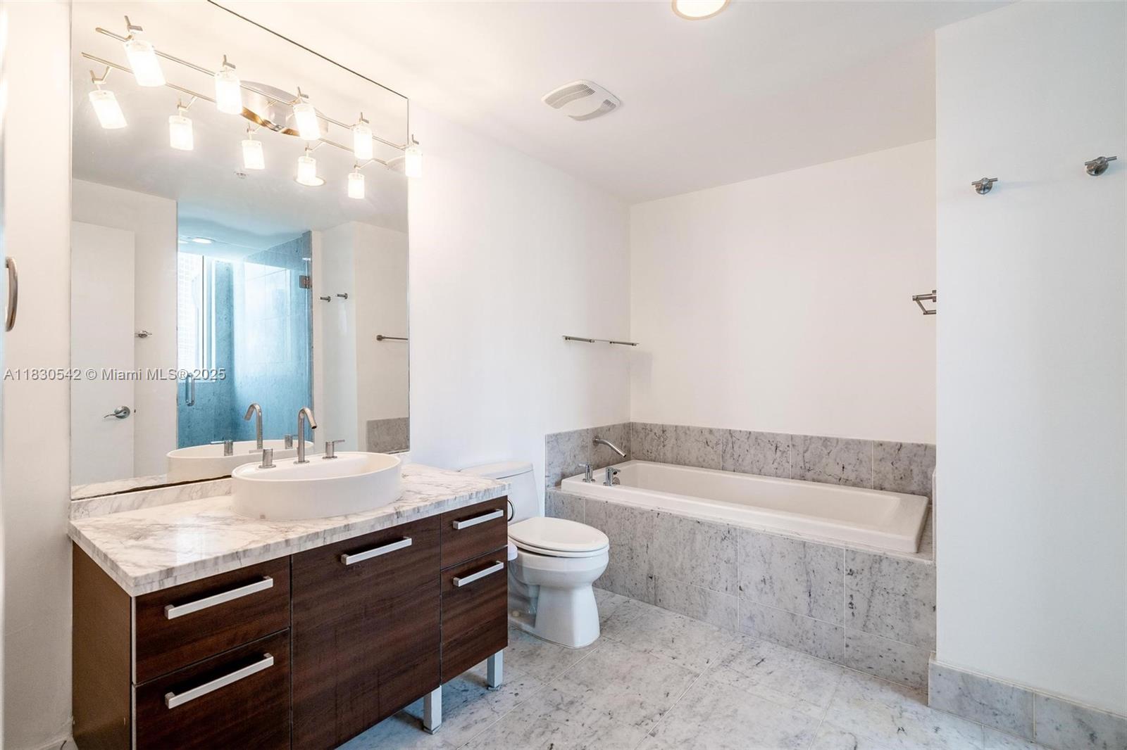 253 NE 2nd St #2608, Miami, Florida image 10