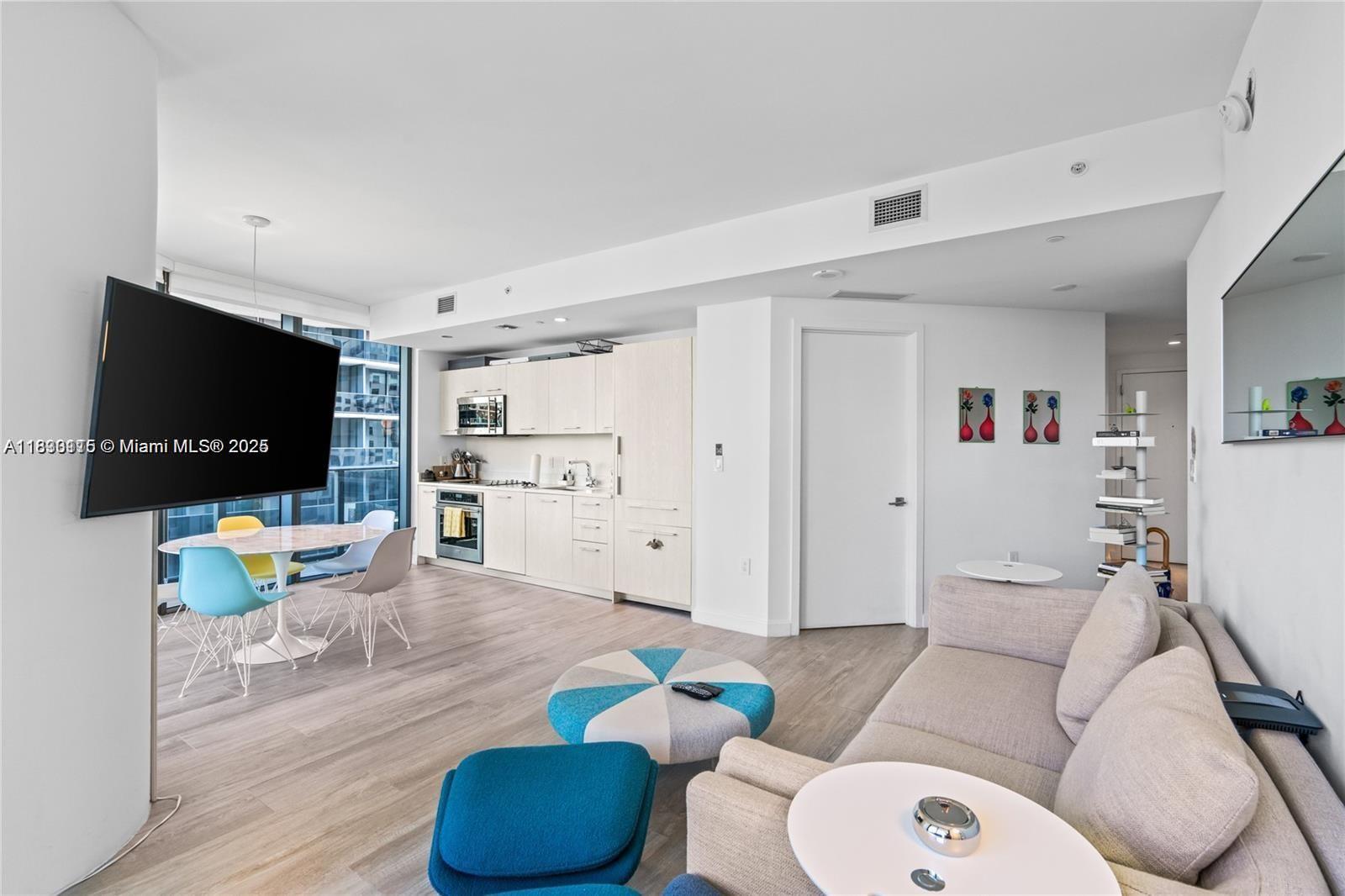 55 SW 9th St #1801, Miami, Florida image 10