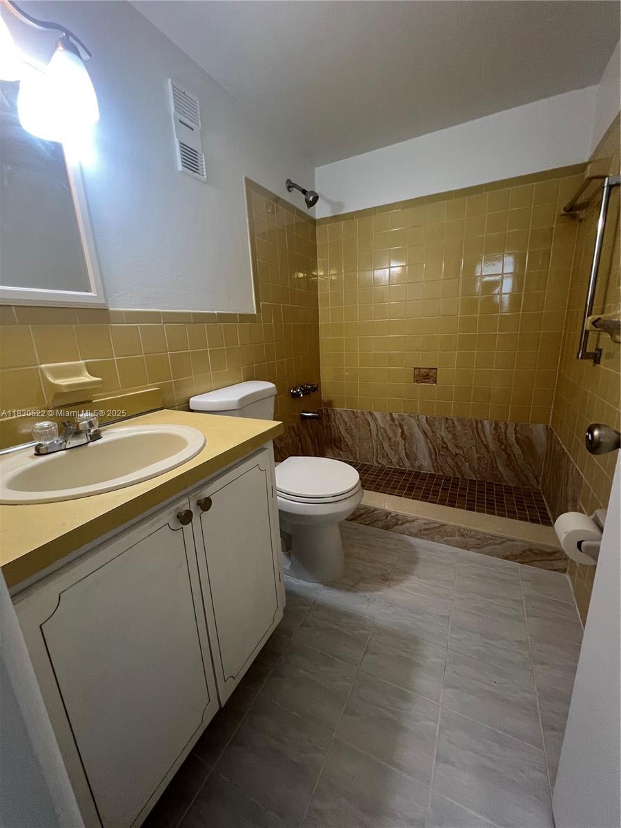 5050 NW 7th St #709, Miami, Florida image 16