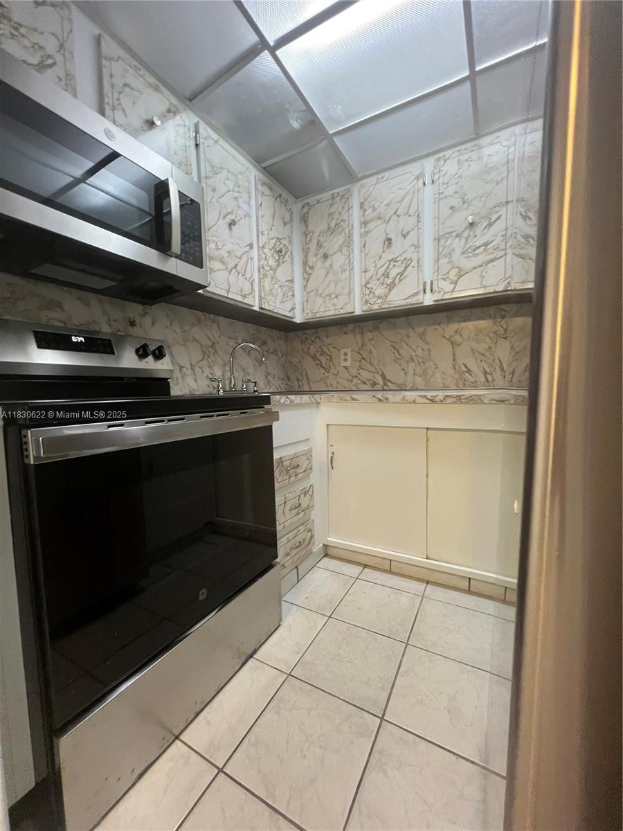 5050 NW 7th St #709, Miami, Florida image 6
