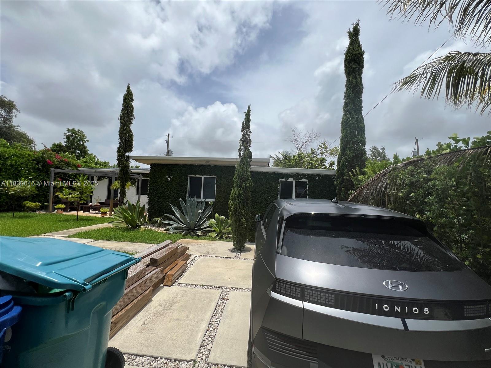 323 NW 105th St, Miami, Florida image 16