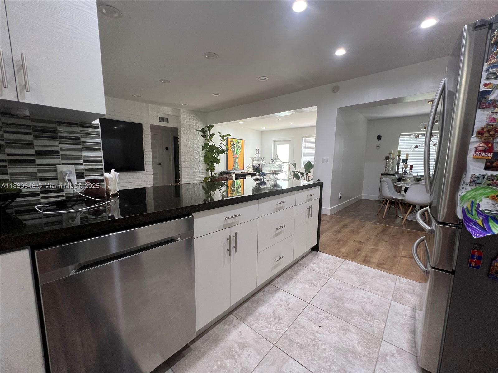 323 NW 105th St, Miami, Florida image 25