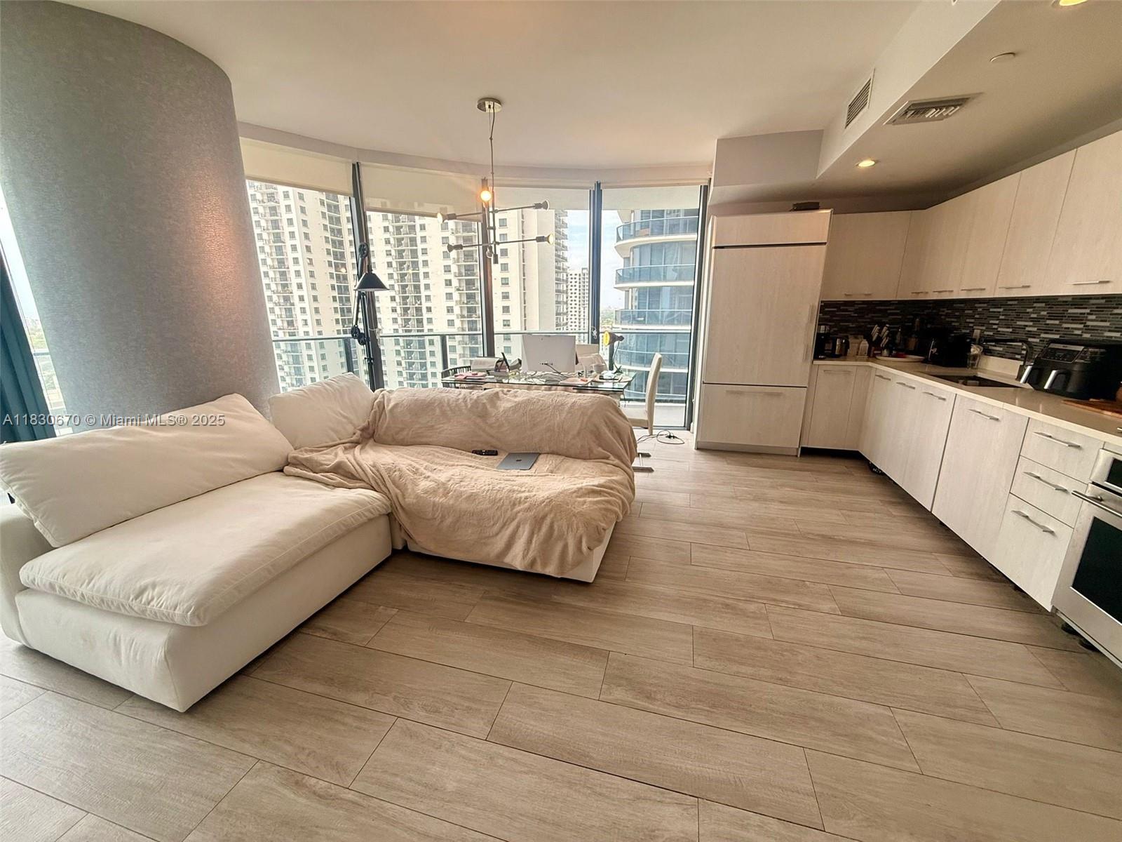 Condo for Sale in Miami, FL