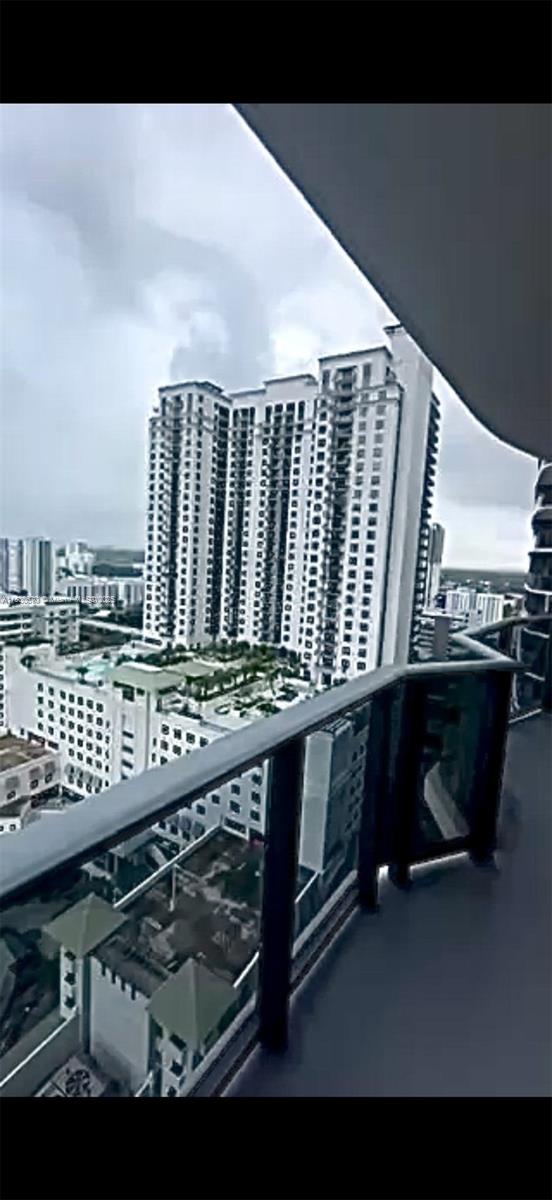 45 SW 9th St #1906, Miami, Florida image 5
