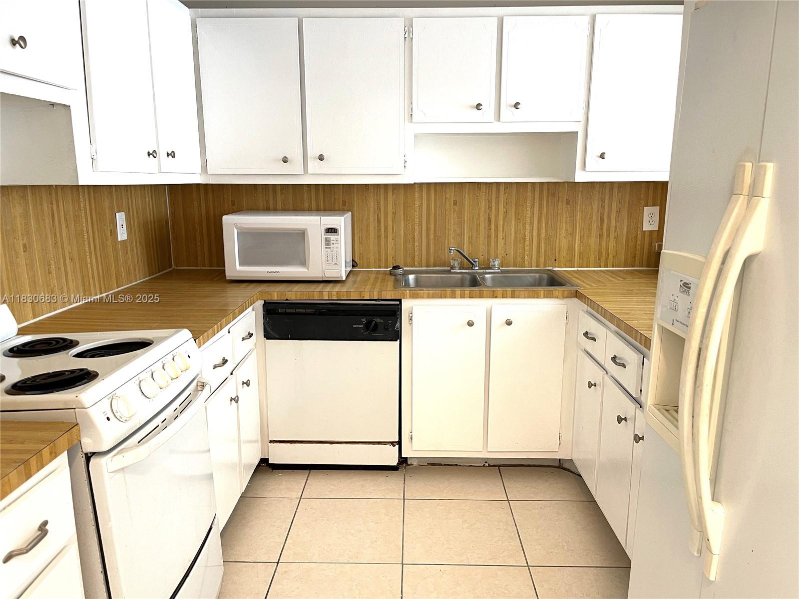 6940 Miami Gardens Dr #1-329, Hialeah, Florida image 4