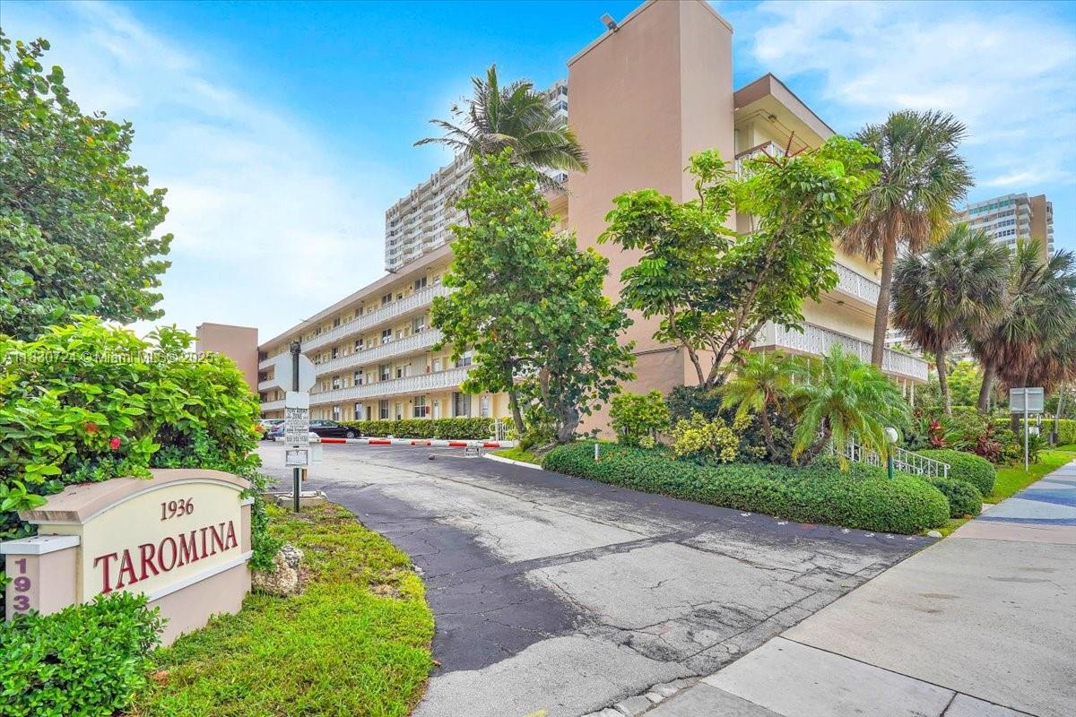 1936 S Ocean Dr 6D